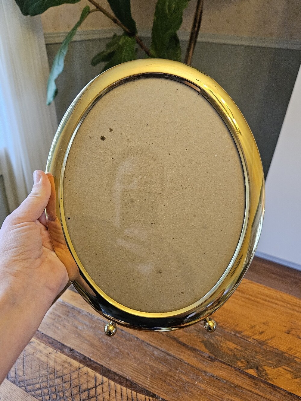 Vintage Oval Gold Tone Frame